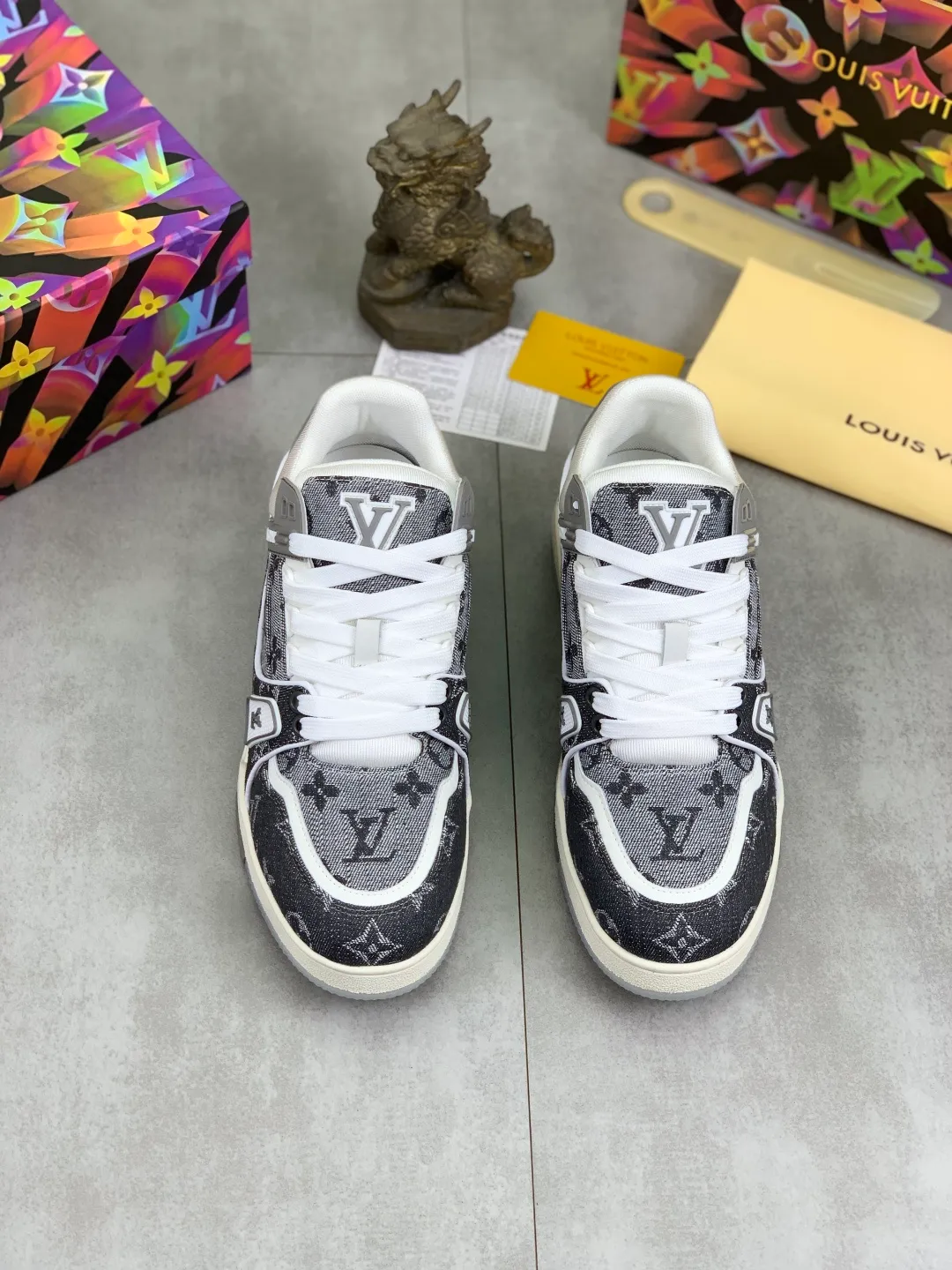 Men's men's shoes 💰P540 New style 💰💎💎Latest color High version 2025Louis*Vuitto* LV Traine catwalk TRAINER outsole and fabric private model A shoe that definitely costs a lot of money and effort. This series was designed after the arrival of Vifgil. It is favored by many fans every season. Original TPU outsole Original packaging Color: black Available in white (available from stock, super fast shipping) Code number: 35-46